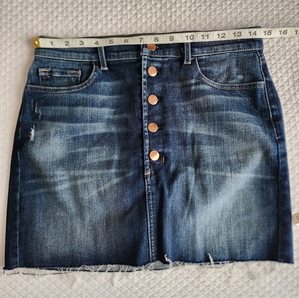 J Brand straight buttoned skirt. 5 pockets. Raw hem. Amost new. - Picture 4 of 7